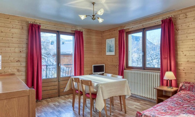 Megeve Apartment | Charmant 2 pièces à Megève, proche du centre et des télécabines, avec balcon et parking - FR-1-453-120