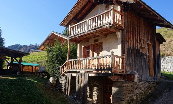 Hauteluce Ski Chalet | Charmant Mazot Savoyard à Hauteluce: Idéal pour Couple, Proche Commerces et Ski, Bien Équipé - FR-1-342-263
