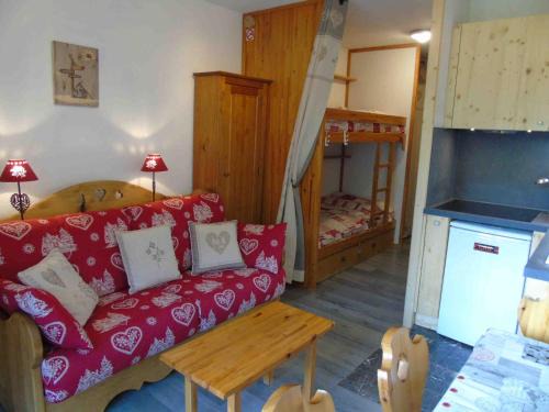 Valfrejus Apartment | Charmant studio à Valfréjus, proche télécabine, commerces, balcon, 4 pers, animaux admis. - FR-1-561-10