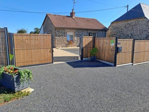 Saint-Mars-d'Egrenne House | Charmante maison de plain-pied avec jardin dans l'Orne - FR-1-497-190