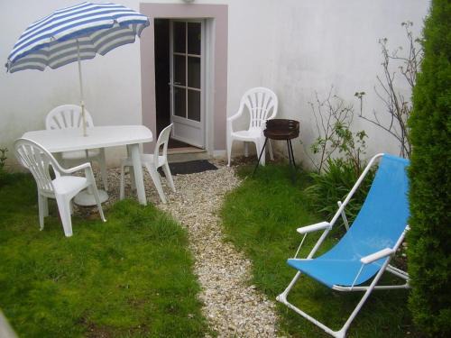 Locmaria House | Charmante maison près sentier côtier, plage à 500m, Wi-Fi, animaux OK, terrasse, 2 pers - FR-1-418-252