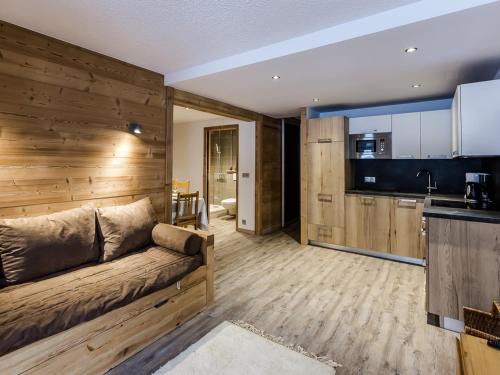Val-d'Isere Apartment | Charme et Confort au Centre de Val d'Isère – 2 Pièces Cabine Rénové pour 5 Pers., Proche Pistes - FR-1-518-25