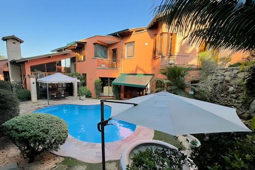 Cotia House | Charme Toscano de Frente para o Lago - GV2