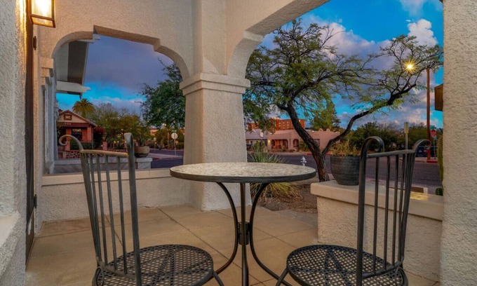 West University House | Charmer/1 BR 1 BA/3 Blocks from U of A /Sleep 3