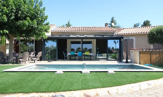 Sainte-Cecile-les-Vignes House | Charming spacious villa with veranda, swimming pool and view of organic vineyards & olive groves