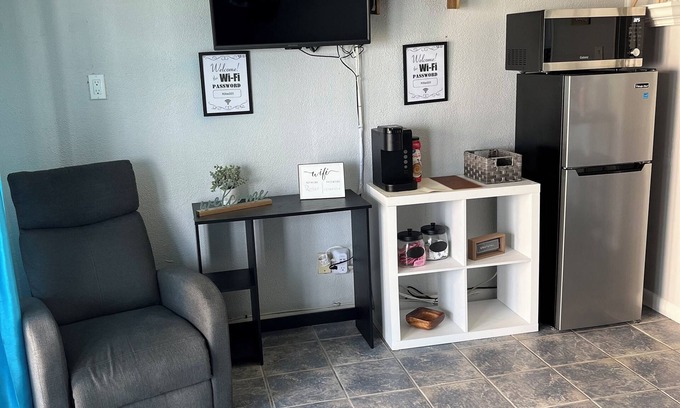 North Beach Condo | Charming 1-bedroom condo in delightful Corpus Christi with AC
