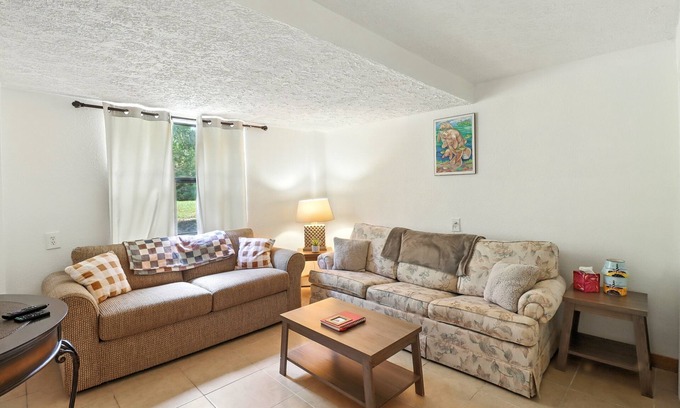 Crystal River Condo | Charming 1-bedroom condo in cool Crystal River with AC