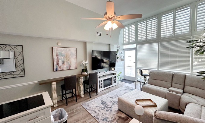 Daytona Beach Condo | Charming 1-bedroom condo in fabulous Daytona Beach with WiFi, fitness room