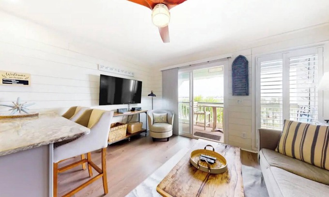 Isle of Palms Condo | Charming 1-bedroom condo in welcoming Isle of Palms with AC, WiFi