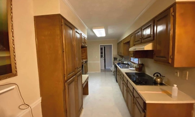 Lawrenceville House | Charming 1-bedroom house in awesome Lawrenceville with WiFi, fitness room