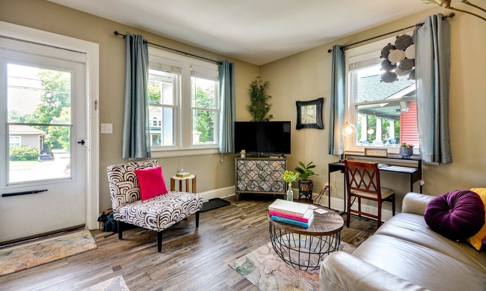Greensboro Apartment | Charming 1-bedroom apartment in delightful Greensboro with central AC & parking