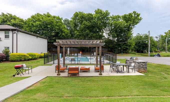 Sherwood Park Apartment | Charming 1-bedroom apartment Near Gate 9 and Space and Rocket Center
