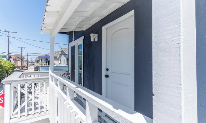 Santa Ana Heights Apartment | Charming 1-bedroom apartment with WiFi, AC in fabulous Seal Beach