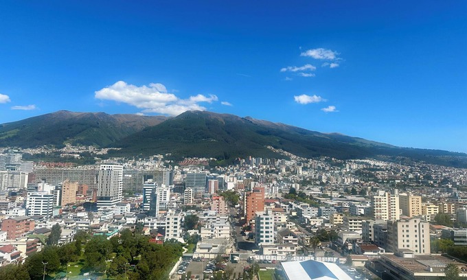 Quito Apartment | Charming 1 bedroom apartment with fast WiFi & fitness room in Majestic Quito.