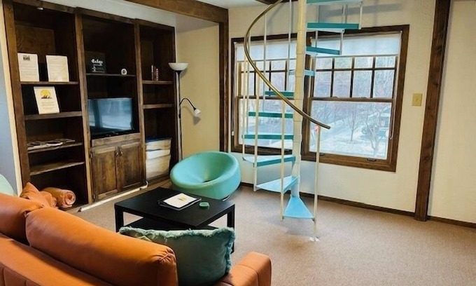 Old Bend Apartment | Charming 1 Bedroom Apartment in Historic Old Bend