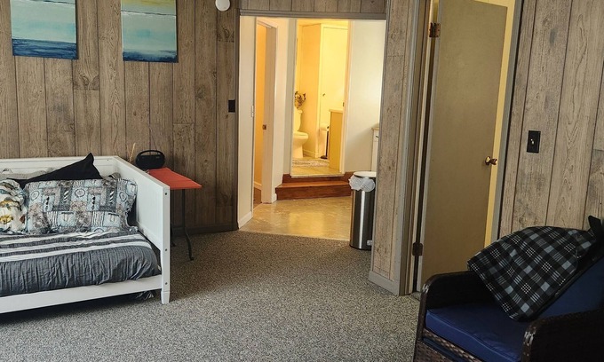 Caseville Cottage | Charming 1-bedroom cottage 0.5 from beautiful Caseville with AC, spacious yard