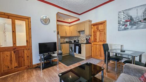 Alexandria Apartment | Charming 1-Bedroom Home in Alexandria