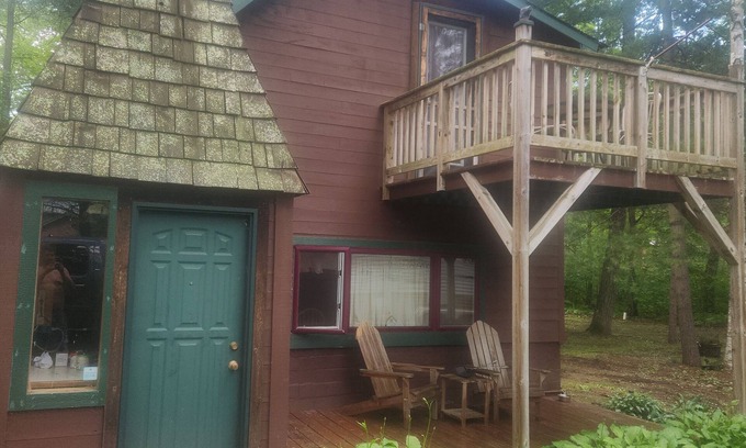 Northwoods Beach House | Charming 1-bedroom house with AC, Wi-Fi and room for 6 just south of Hayward
