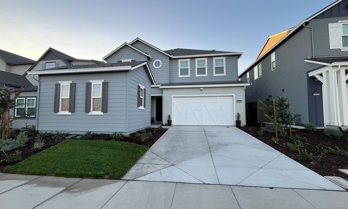 Tracy House | Charming 1-bedroom house with AC, WiFi in fabulous Tracy