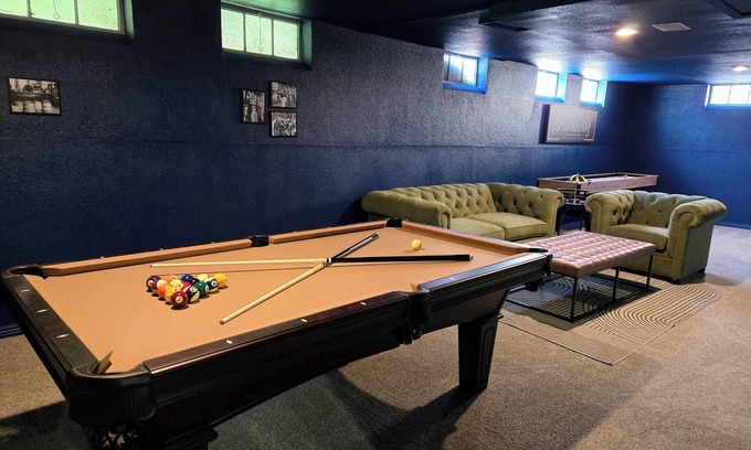 Canon City Apartment | Charming 1 Bedroom Speakeasy Suite w/Pool Table & Games