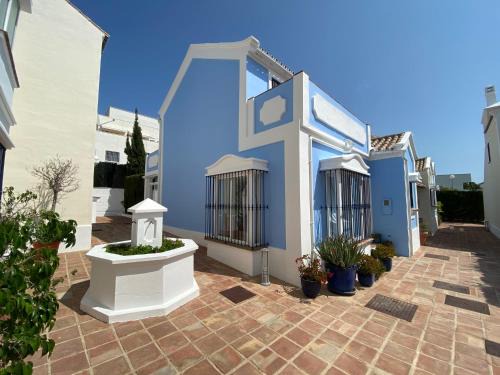 Marbella Apartment | Charming 1 bedroom suite with shared kitchen next to Puerto Banus