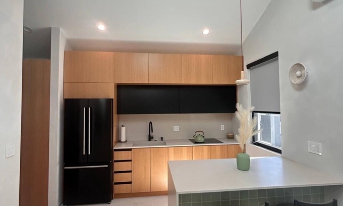 Woodland Hills House | Charming 1-bedroom house in wonderful Los Angeles with WiFi, AC