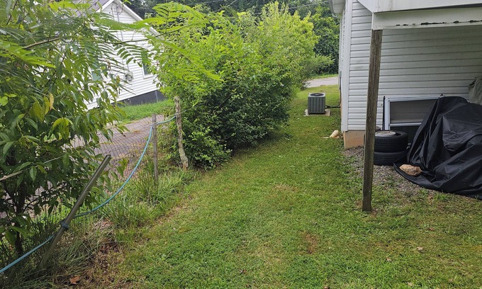 Martinsville House | Charming 1-bedroom house in fabulous Martinsville with AC