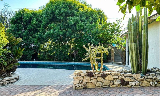 Agua Dulce House | Charming 1 BR Poolside Retreat - Lou2-Bur
