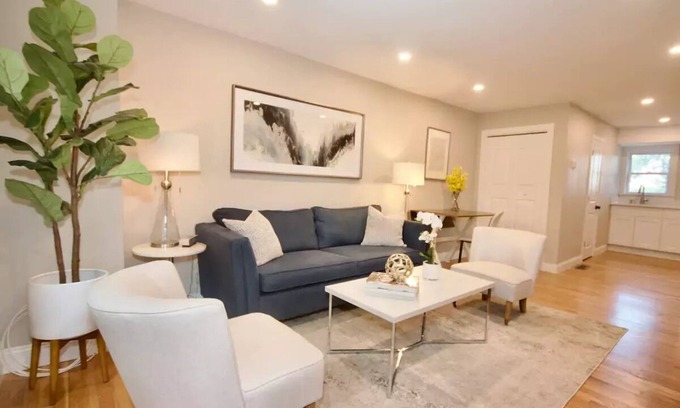 Woburn House | Charming 1 BR private entrance apt commuters dream