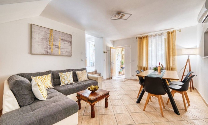 Assisi Apartment | Charming 100 sqm apartment, perfect for 6 people and ideal for families, spread over two levels and located on the mezzanine floor of a building without an elevator.The property is located in Castelnuovo, a town immersed in the green Umbrian countryside,