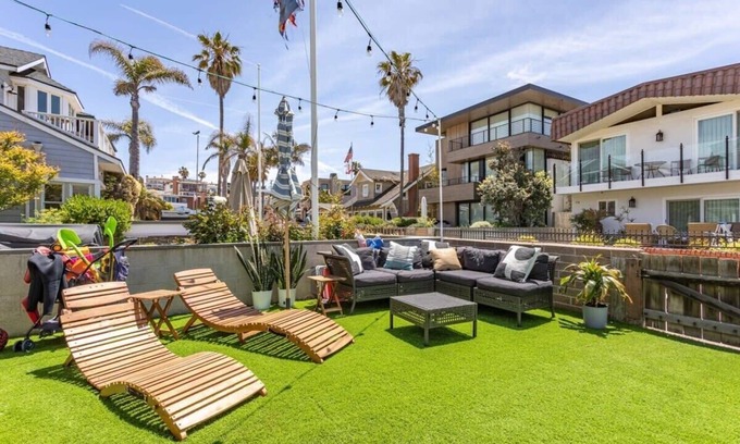 Hermosa Beach House | Charming 1920s Hermosa Bungalow Steps from The Strand
