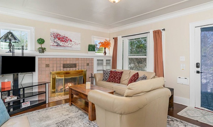 Wallingford House | Charming 1920s home in a prime location with W/D, AC, and water access