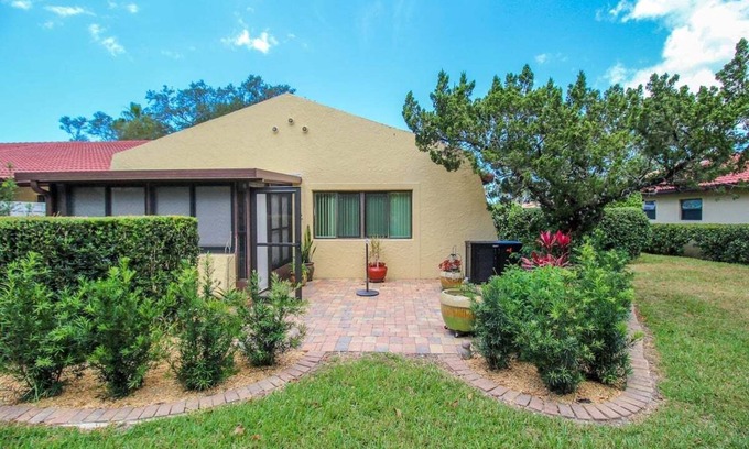 Bradenton Condo | Charming 1BR in Meadowcroft near Anna Maria Island - Villa In The Clouds