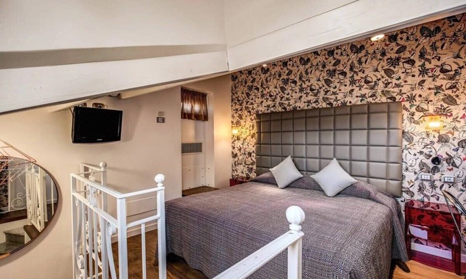 Rione III Colonna Apartment | Charming 1BR Suite Close La Fontana di Trevi