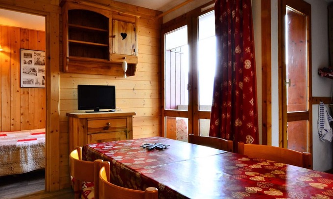 Montchavin Apartment | Charming 2/3-room renovated apartment for 5, close to slopes and shops, free parking
