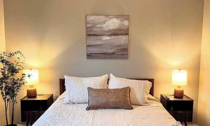 Murray Apartment | Charming 2 bed 1 bath Remodeled Suite
