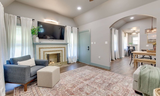 Miller House | Charming 2 bed/1 bath Tudor - Near Plaza & Midtown