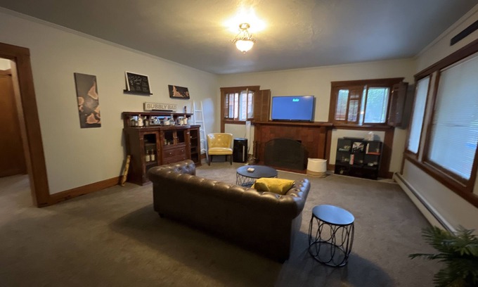 Ogden House | Charming 2 bed Bungalow in Historic neighborhood!