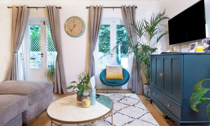 Brockley Apartment | Charming 2 bed Flat with Private garden area
