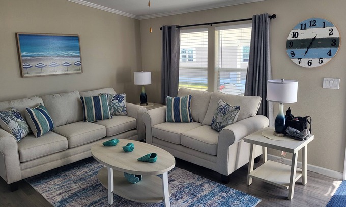 Biggar House | Charming 2-bedroom house in Pleasant Fort Myers Beach with AC, WiFi