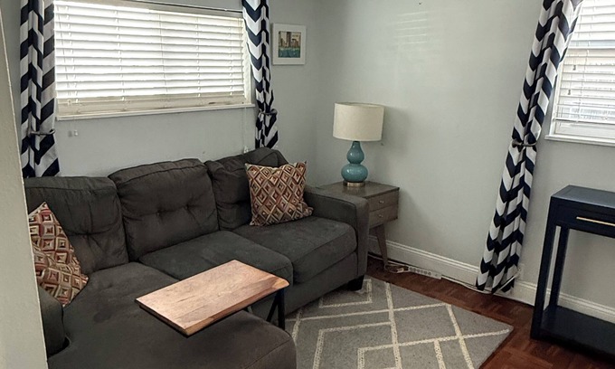St. Petersburg - Clearwater House | Charming 2-bedroom house in peaceful St. Petersburg with AC, Bonus Room
