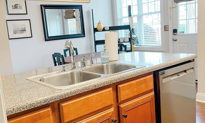 Greenville House | Charming 2-bedroom 1.5 bathroom house in downtown Greenville [30 Night Minimum]