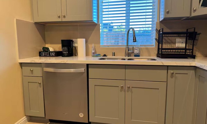 North Central House | Charming 2-bedroom/3 bathrooms unit in Pasadena with central AC