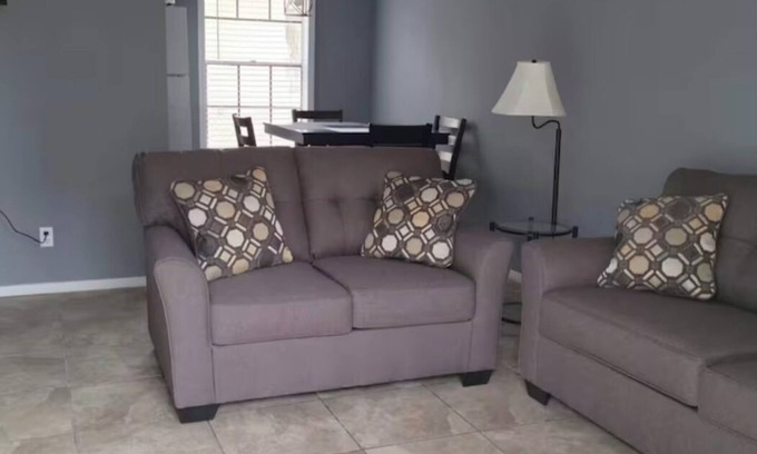 Eagle Pass Apartment | Charming 2-bedroom apartment in wonderful Eagle Pass with AC