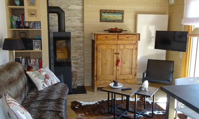 Les Gets Apartment | Charming 2-Bedroom Apartment for 4, Close to Shops and Slopes - East-Facing Balcony