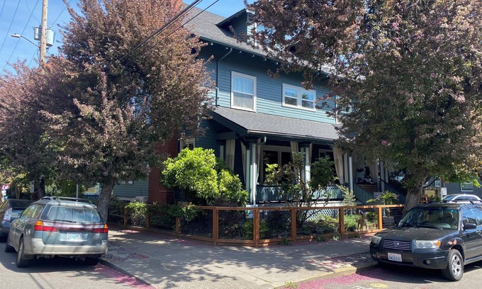 Nob Hill Apartment | Charming 2-bedroom apartment in vibrant NW Portland