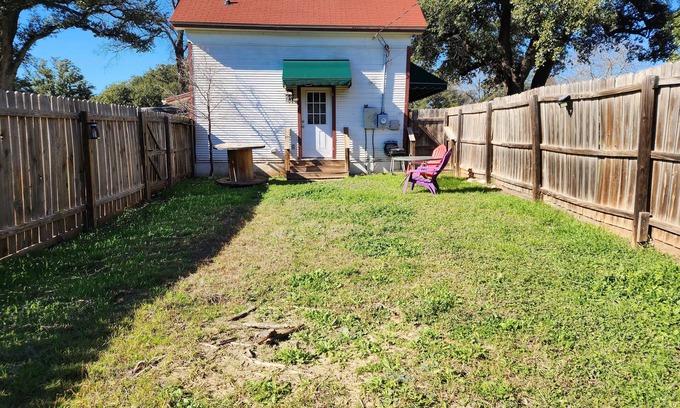 Belton House | Charming 2-bedroom barn in fabulous Belton with AC, WiFi