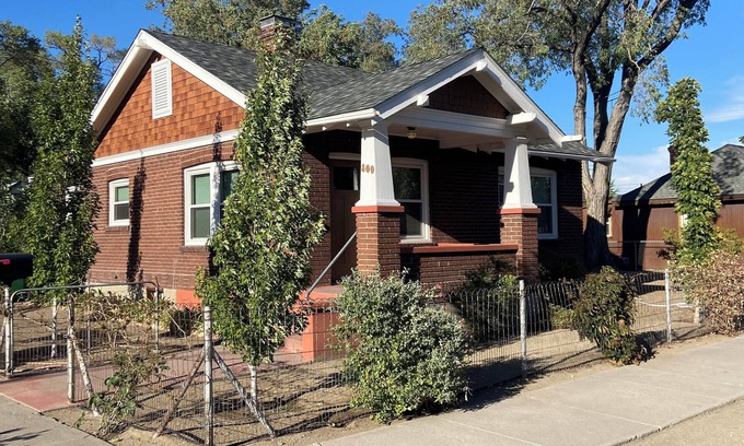 Northeast Reno House | Charming 2-bedroom bungalow in Reno with WiFi and AC 1 block from i-80