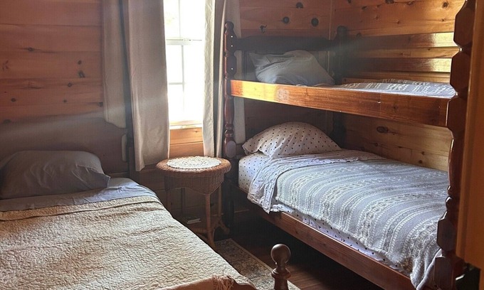 Somerville Cabin | Charming 2-bedroom cabin Somerville w/nice porch view & catch/release fishing