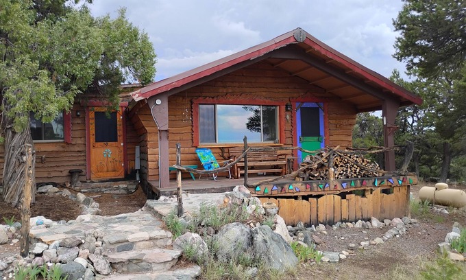 Baca Grande Cabin | Charming 2-bedroom cabin in Crestone